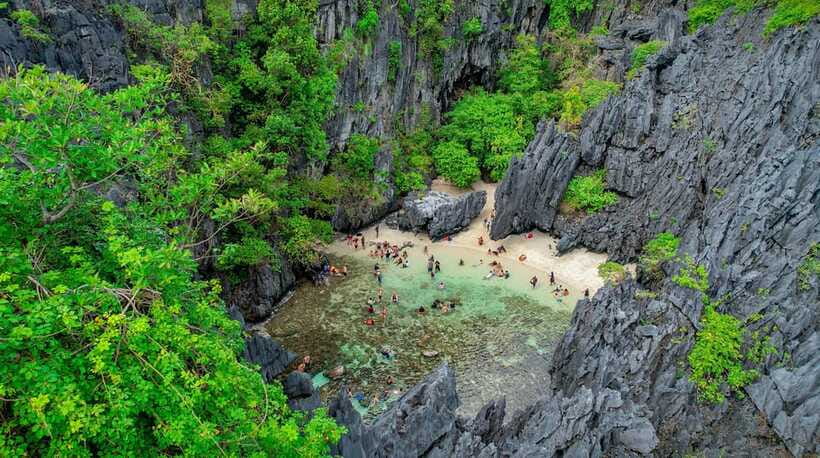 El Nido: Island Hopping and Snorkeling Private Boat Tour C - Secret Beach and the famous narrow entrance