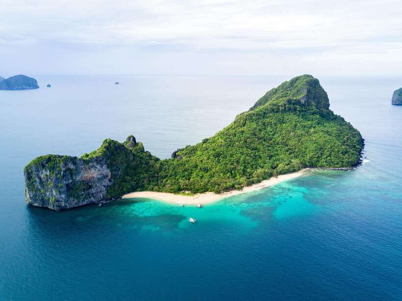 El Nido: Island Hopping and Snorkeling Private Boat Tour C - A private boat, with limits