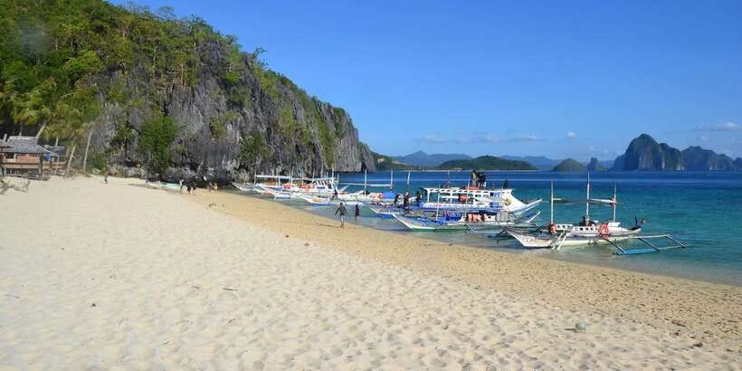 El Nido: Island Hopping Tour A Lagoons and Beaches - Lunch on the boat day