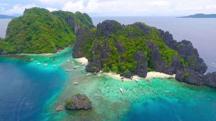 El Nido: Island Hopping Tour A Lagoons and Beaches - The crew can make or break the day