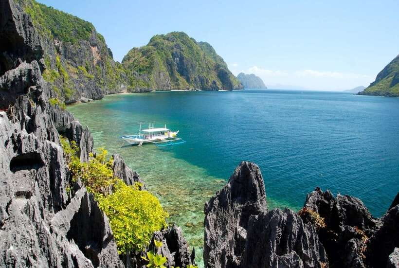 El Nido Island Hopping Tour C: Hidden Beaches & Shrine - Guides can make or break the day