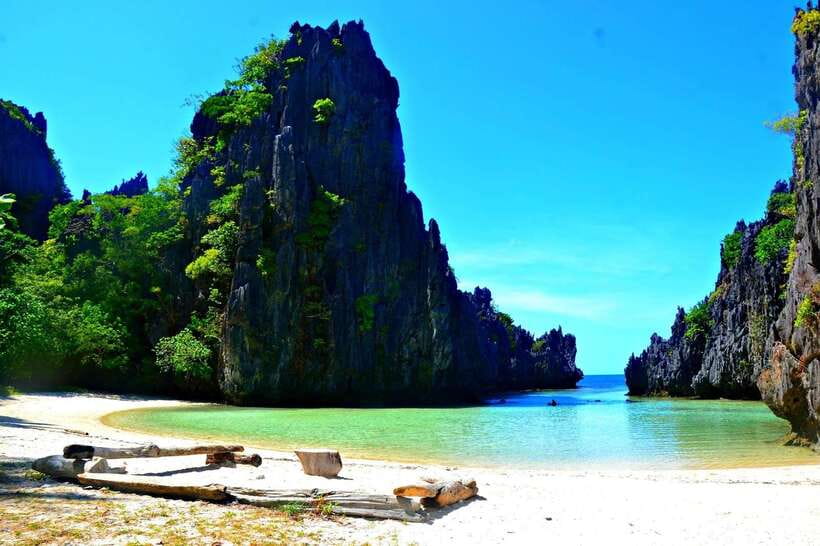 El Nido Island Hopping Tour C: Hidden Beaches & Shrine - Helicopter Island and its rougher shore