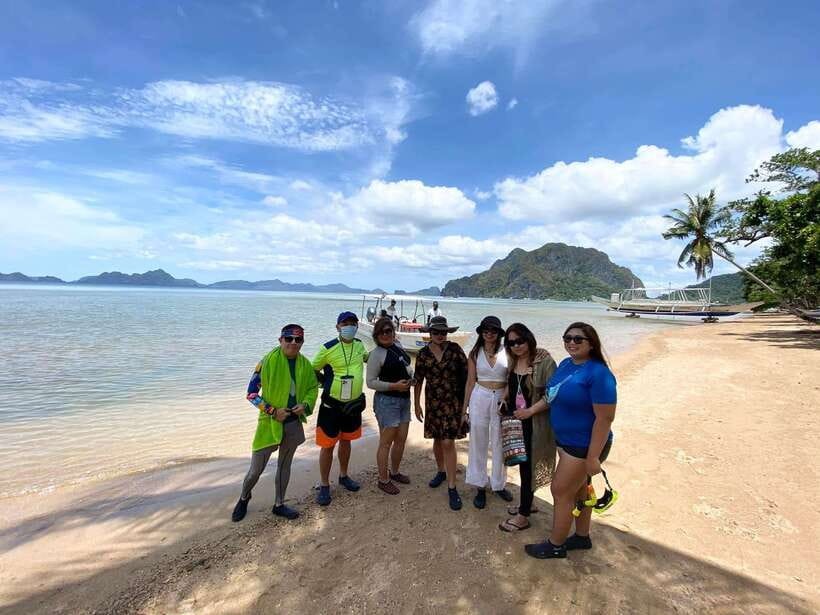 El Nido: Island Hopping Tour C with Lunch EDTF included - Helicopter Island finishes the day in the water