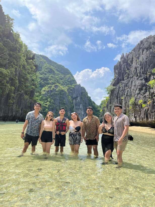 El Nido: Private/Exclusive Island Hopping Tour A BEST PRICE! - Payong-Payong Beach is made for a quiet pause