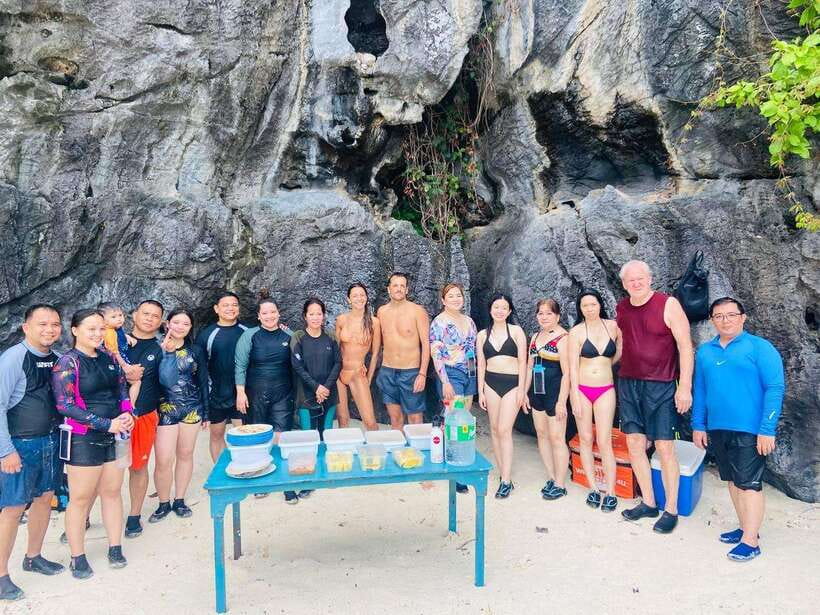 EL NIDO: Private Island Hopping Tour C w/BUFFET LUNCH - Talisay Beach and the changing route