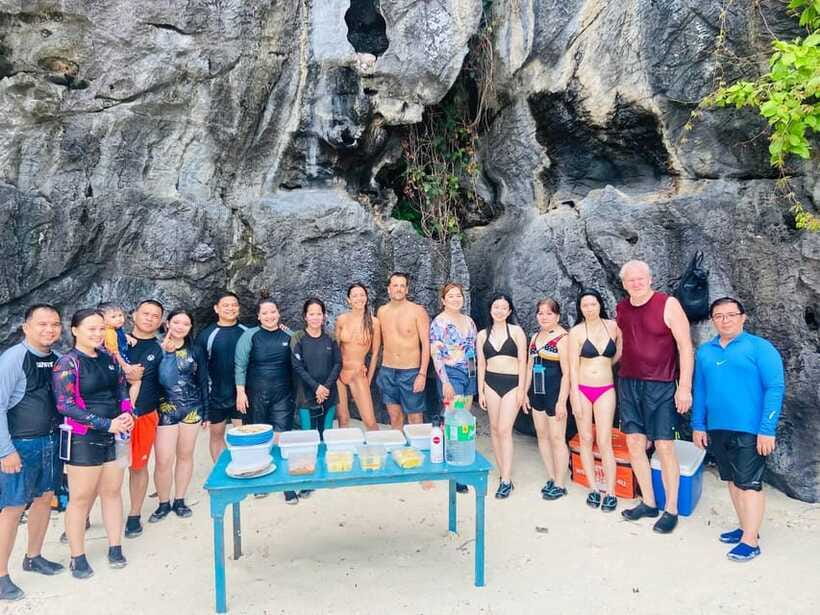 EL NIDO: Private Island Hopping Tour C w/BUFFET LUNCH - Swimming into Hidden Beach