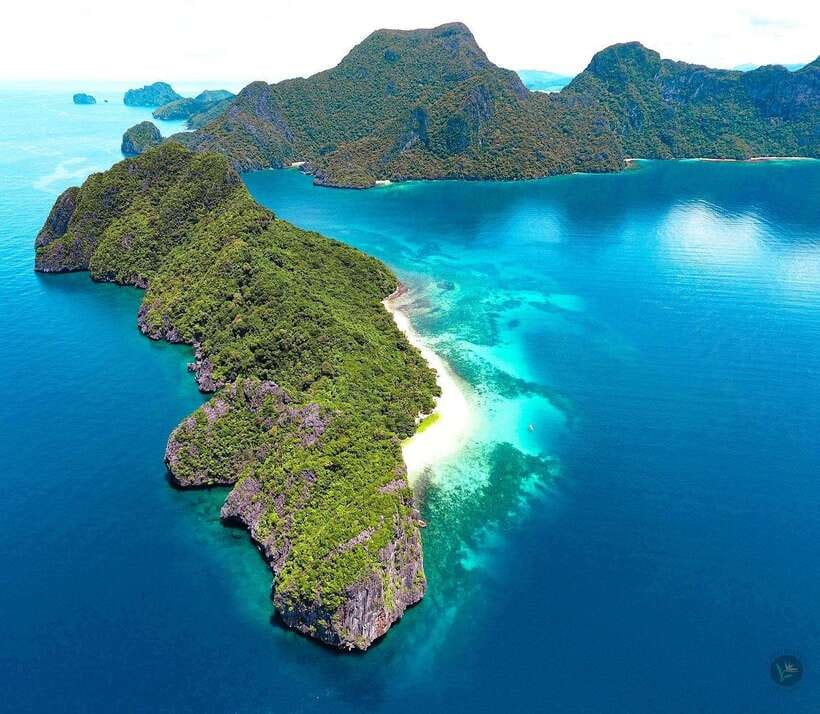 El Nido: Snake Island and Cave Tour with Island Lunch - Cudugnon Cave through a narrow opening