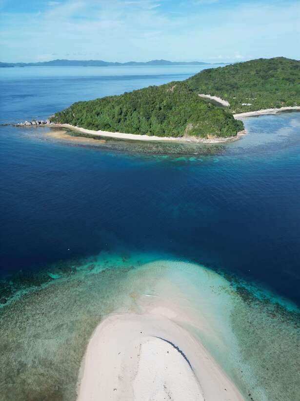 El Nido to Coron: 3-Day 2-Night Island-Hopping Expedition - Day three: the last reefs and the run into Coron