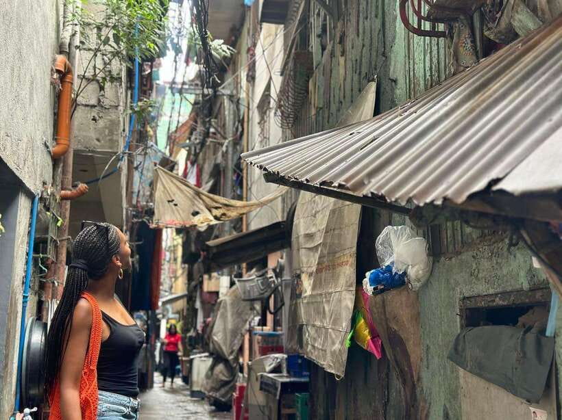 Explore Manila Slums and Hidden Market - Taking a jeepney to Chinatown