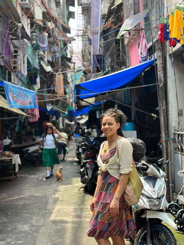 Explore Manila Slums and Hidden Market - What the guides add