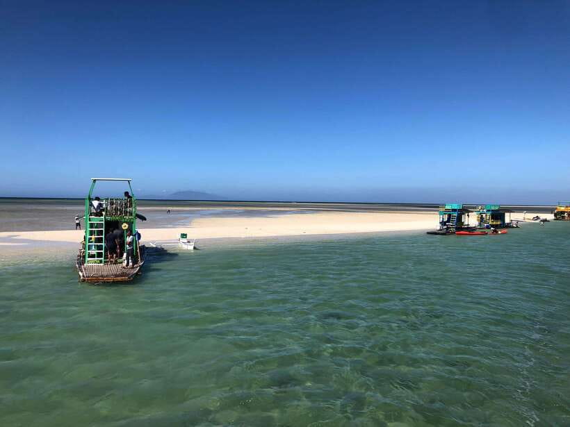 From Manila: Little Boracay Beach w/ Floating Bamboo Cottage - The floating bamboo cottage meal