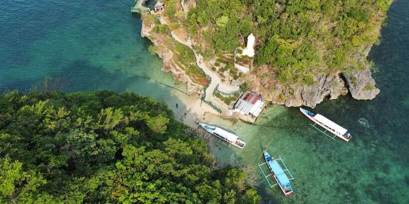 From Manila: Pangasinan Hundred Islands Guided Tour - Pilgrimage Island and the Christ the Savior statue