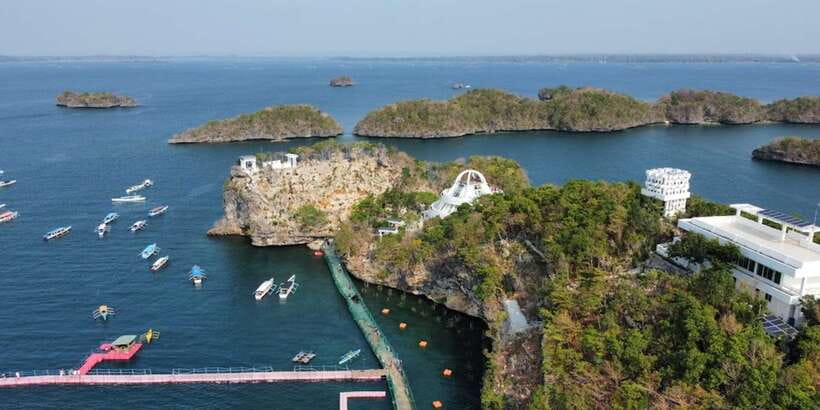 From Manila: Pangasinan Hundred Islands Guided Tour - Marcos Island and the cave cliff jump