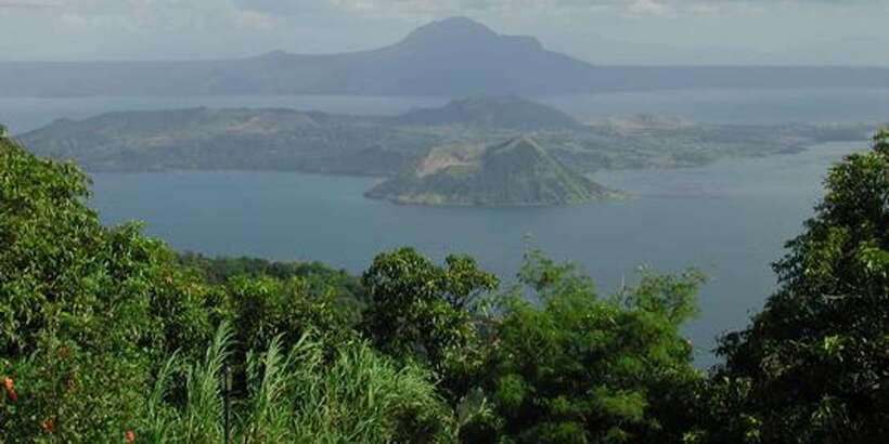 From Manila: Panoramic Tagaytay Ridge Tour - Guides, vehicles, and group size