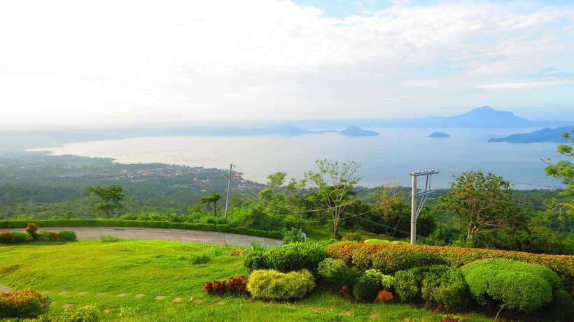 From Manila: Tagaytay Countryside Wonders: A Half-Day Tour - The high views at People’s Park in the Sky