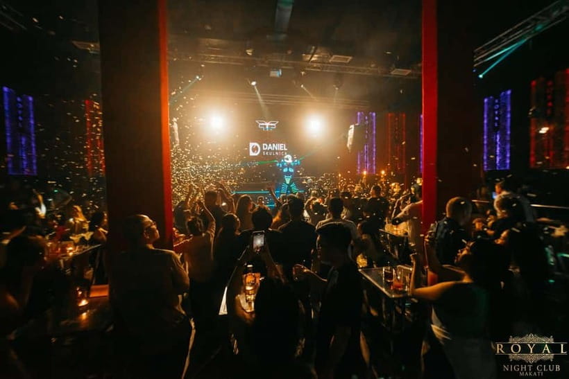 Makati Nightlife: VIP Access to Clubs, Rooftops & Go-Go Bars - Ten minutes at the Filling Station