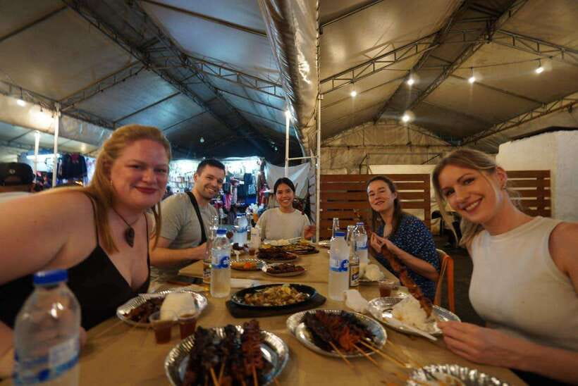 Makati: Street Food Experience with a Local Guide - Learning to order without an English menu