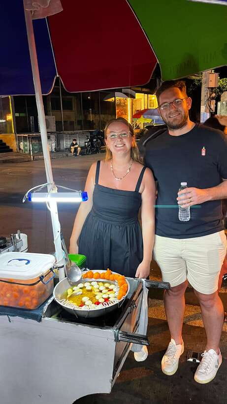 Makati Street food walking tour with Dinner - Letting the guide explain the food