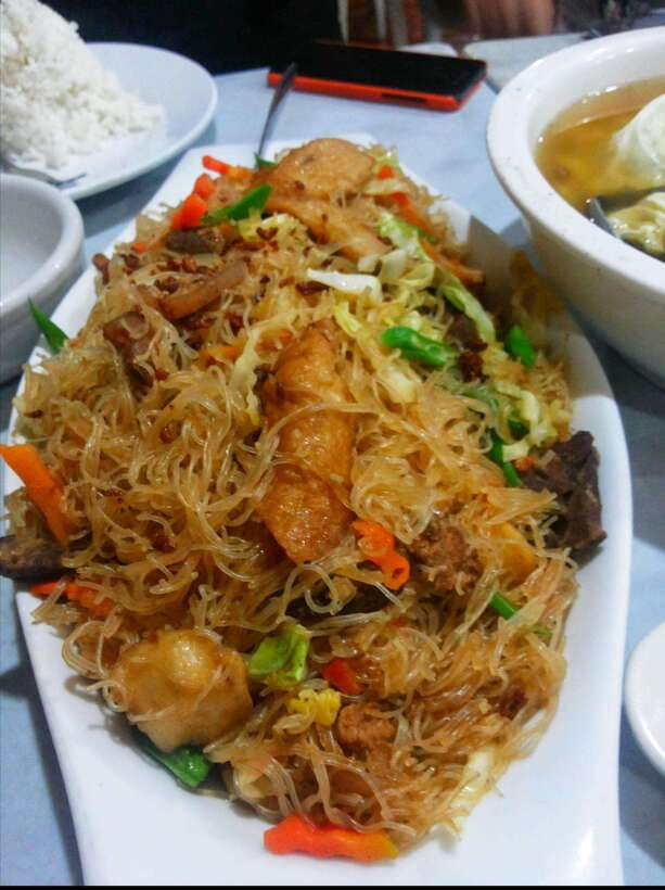 Manila: Binondo Chinatown Food Tour with Free Food Samples - Dim sum, street snacks, and traditional pastries