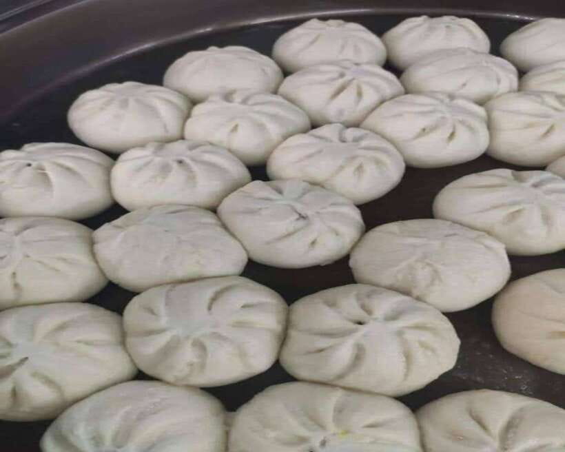 Manila: Binondo Chinatown Food Tour with Free Food Samples - Plaza San Lorenzo Ruiz and the stories between bites