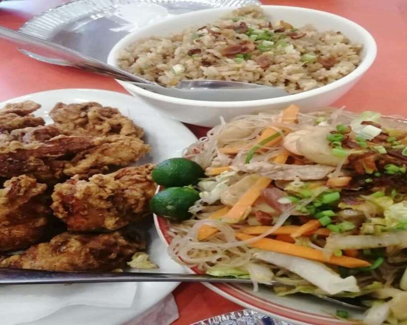 Manila: Binondo Chinatown Food Tour with Free Food Samples - Ongpin Street and the first taste of Chinatown