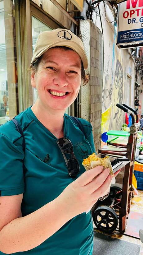 Manila Chinatown Food Tour with Local Guide - Old buildings and the streets of Binondo