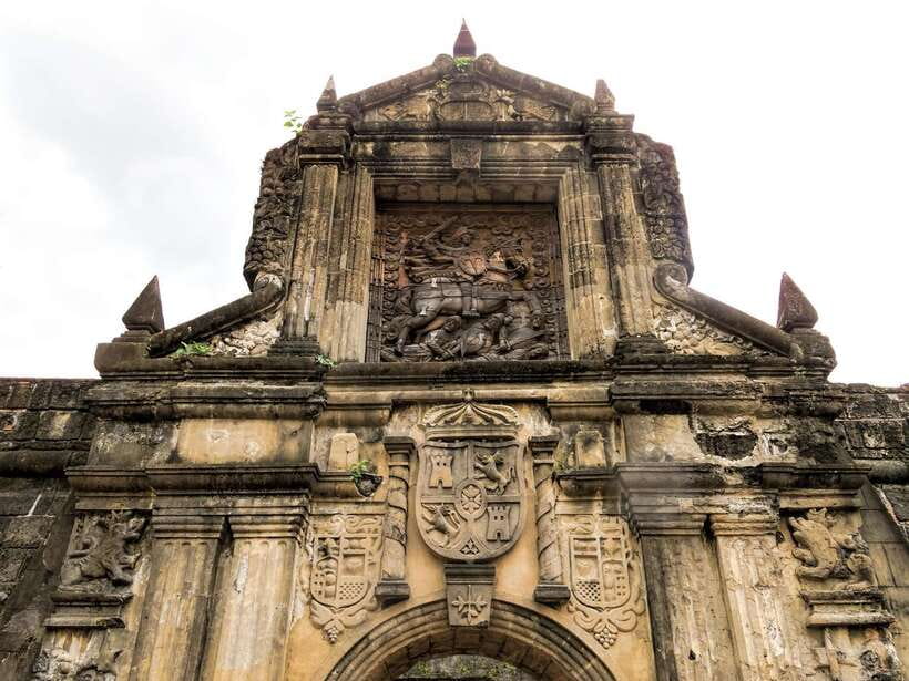 Manila: Filipino Historic Walking Tour in Intramuros - A quieter section of the Intramuros wall