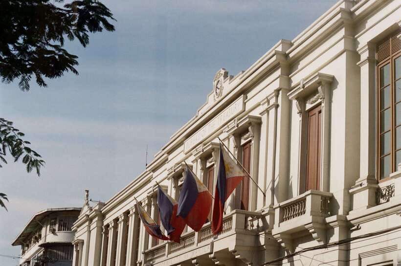 Manila: Filipino Historic Walking Tour in Intramuros - Fort Santiago and the Filipino fight for independence