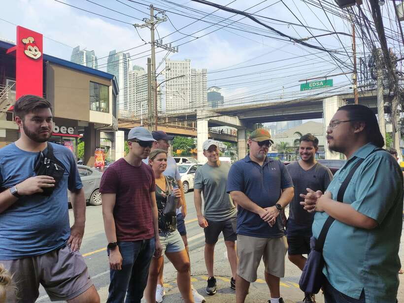 Manila Food Tour: Introduction to Philippine Street Food - First restaurant stops: dumplings and local favorites