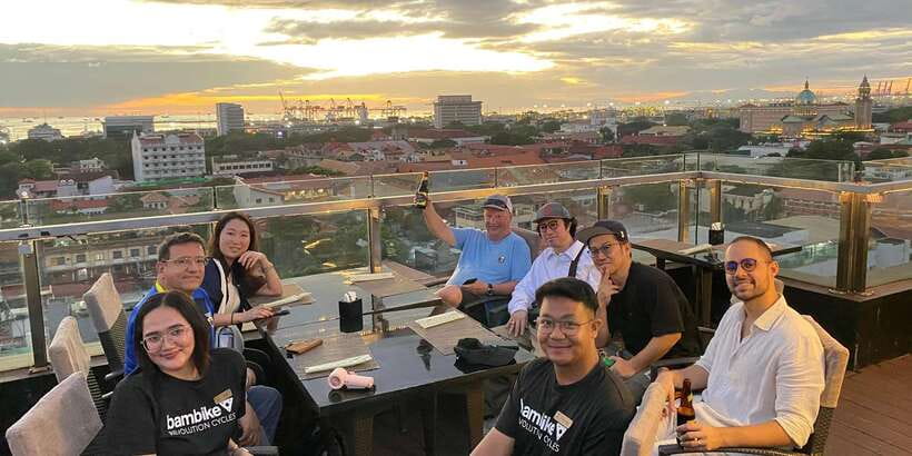 Manila: Guided Sunset Bamboo Bike Tour in Intramuros - The local bar and the value of a planned break