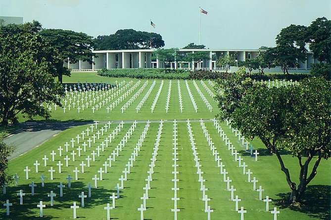 Manila Old and New: Sightseeing Tour Including Intramuros and Fort Santiago - Seeing Manila in two very different chapters