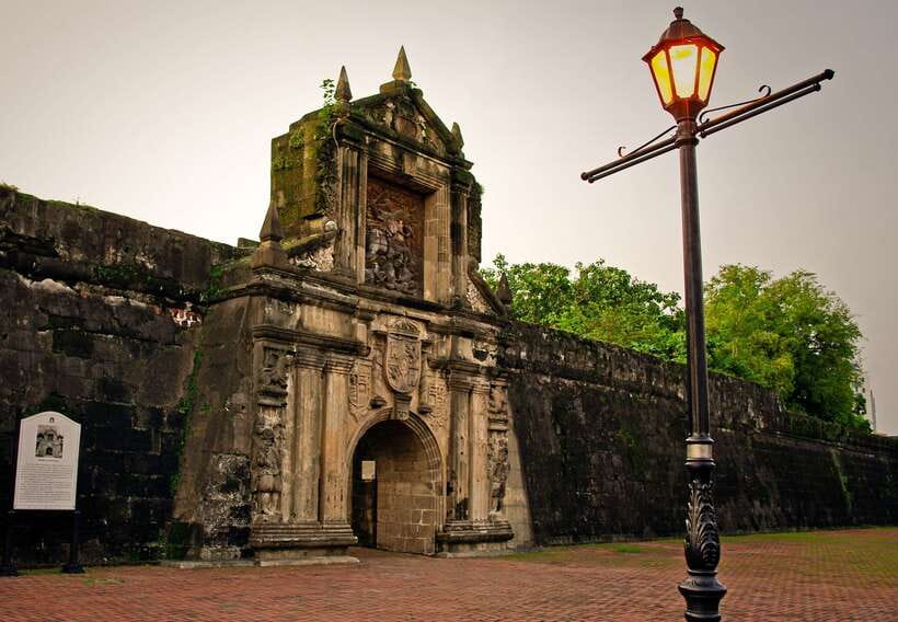 Manila: Old & New 4-Hour City Tour - Starting in Makati and passing Forbes Park