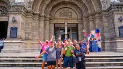 Sightseeing and Food Walking Tour with Tastings