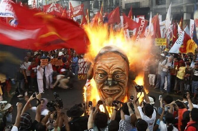 Manila Social and Political Walk - Manila through its sharpest contrasts