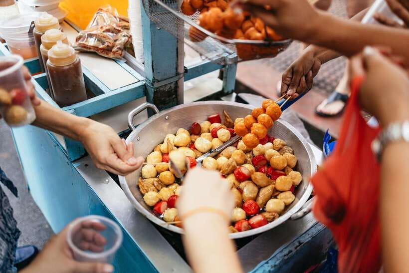 Manila: Street Food and Drinks Walking Tour with Tastings - Why this two-hour food walk works