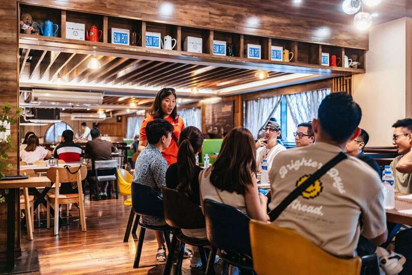 Manila: Street Food and Drinks Walking Tour with Tastings - What your guide adds to the experience
