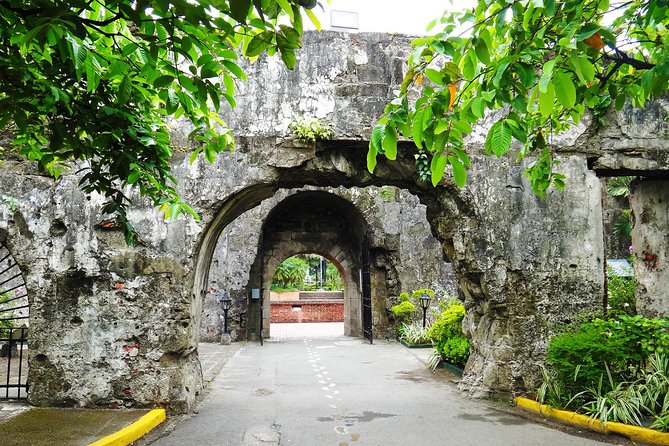 Manila Super Saver: Manila Sightseeing plus Tagaytay Tour with Taal Volcano - The morning drive to Tagaytay