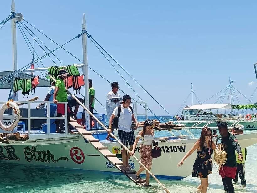 Oslob: Whaleshark Watching, Sumilon Island & Monkey Viewing - The early road to Oslob