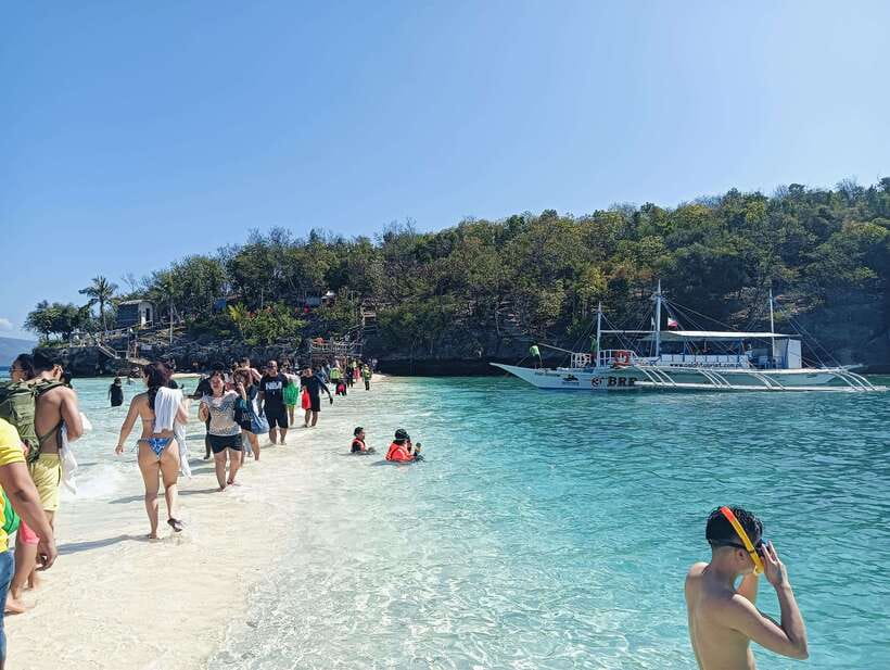 Oslob: Whaleshark Watching, Tumalog Falls & Sumilon Island - Sumilon Island and the sandbar question