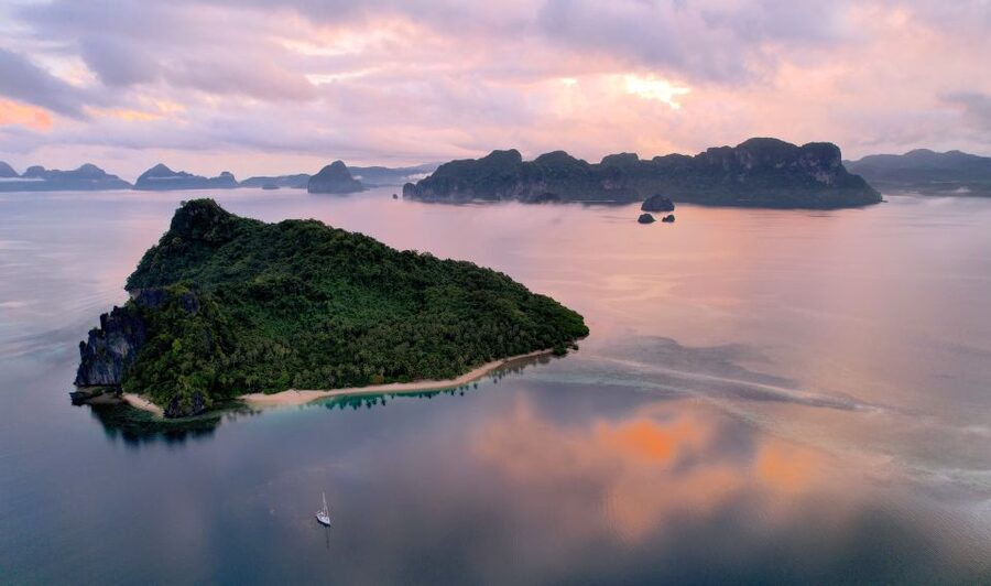 Palawan: Private Sailing Yacht Cruise in El Nido - Lagen Island for an unhurried afternoon