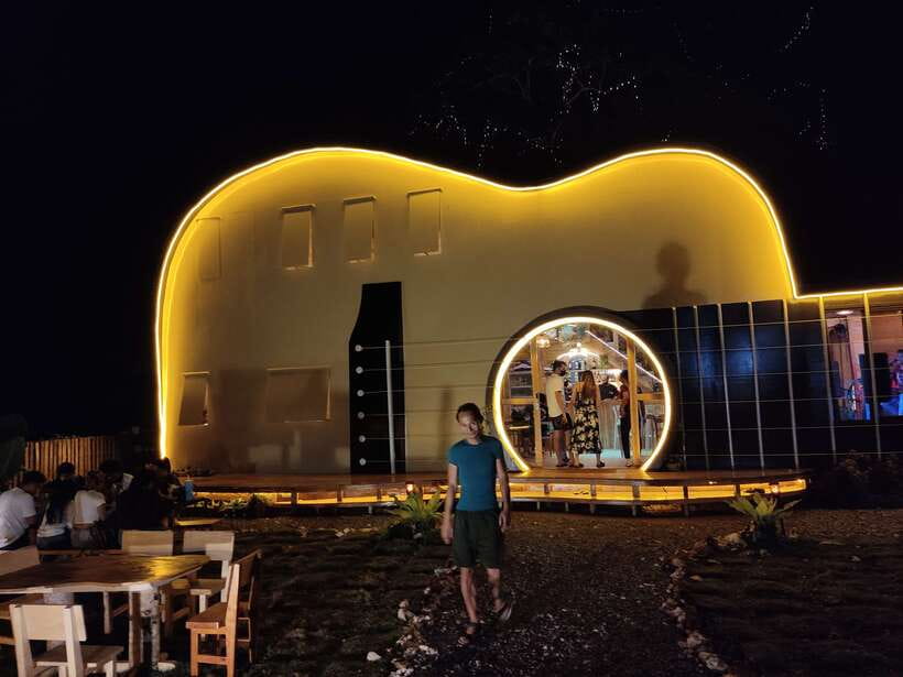 Panglao Bohol Island: Alona Beach Pub Crawl with Drinks - Reaching the last bar around 11:30 p.m.