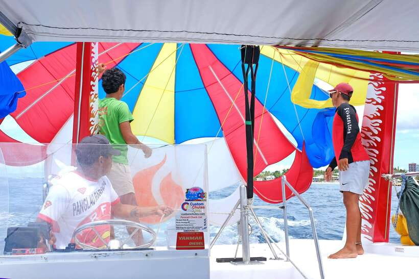 Panglao: Solo or Tandem Parasailing Experience near Alona - Who will enjoy this ride most?