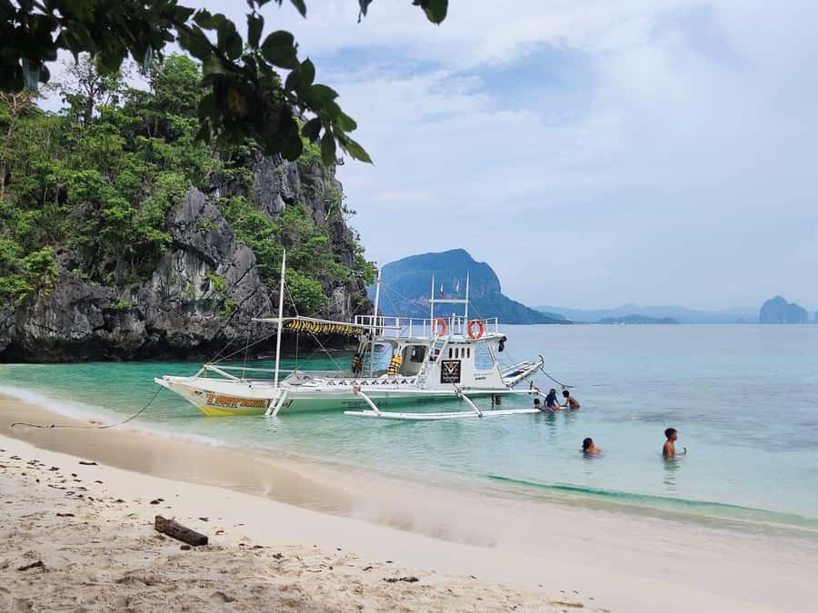 Private tour of the highlights of El Nido - Entalula Island for a slower beach stop