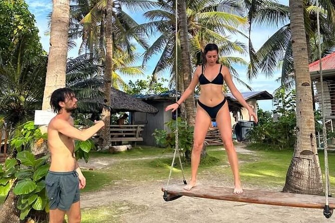 Private Tri Island Hopping & Boodle Fight Lunch in Siargao Island - Daku Island puts the meal at the center
