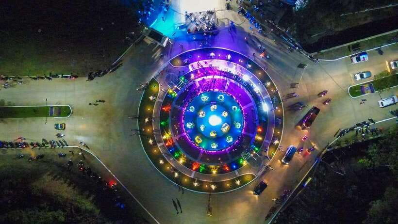 Puerto Princesa: Balayong People's Park with Dinner and Show - Who will enjoy this evening most?