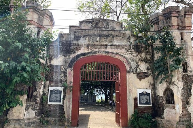 Puerto Princesa Palawan Historical Tour - Baywalk Park: a promenade with a social purpose