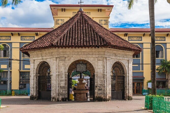 Small Group Cebu City And Uphill Mountain Tour - Temple of Leah brings grand design and an extra fee