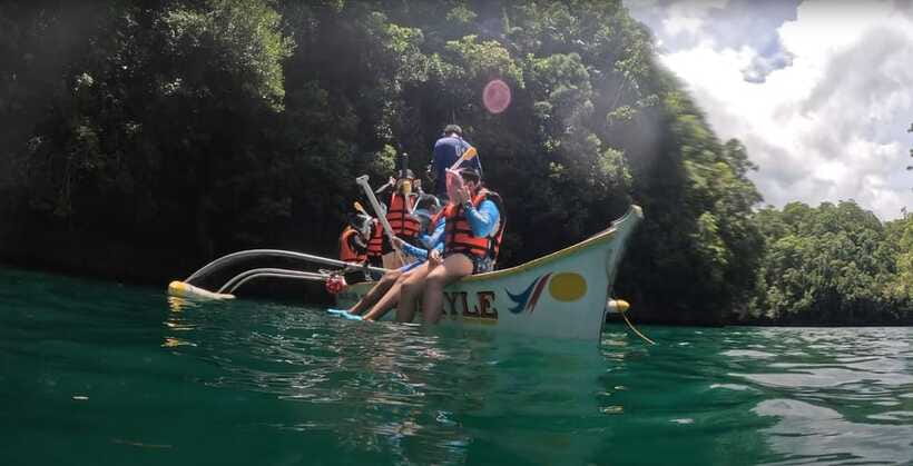 Sohoton Cove: Swim with Jellyfish & Explore Hidden Lagoons - What the scenery and wildlife add to the day