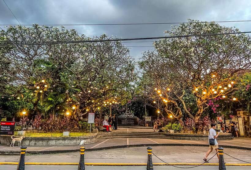 Solo Traveler Friendly Manila Walk w/ Mobile Photography - Starting at Manila Cathedral in Intramuros