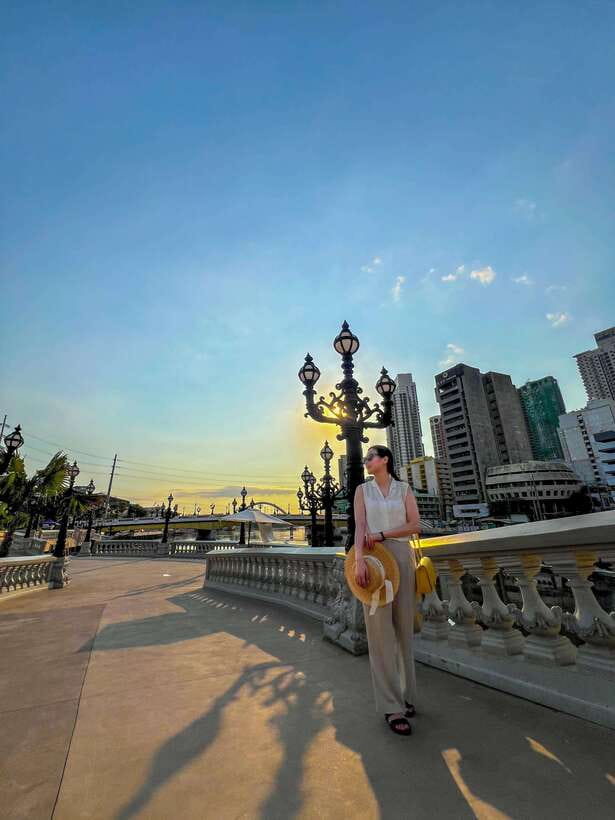 Solo Traveler Friendly Manila Walk w/ Mobile Photography - Is $45 a good value?